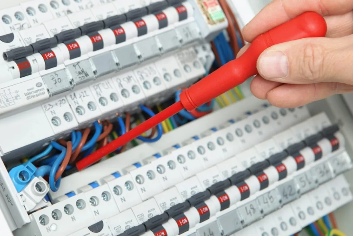 Dépannage électrique d'urgence à Montreuil